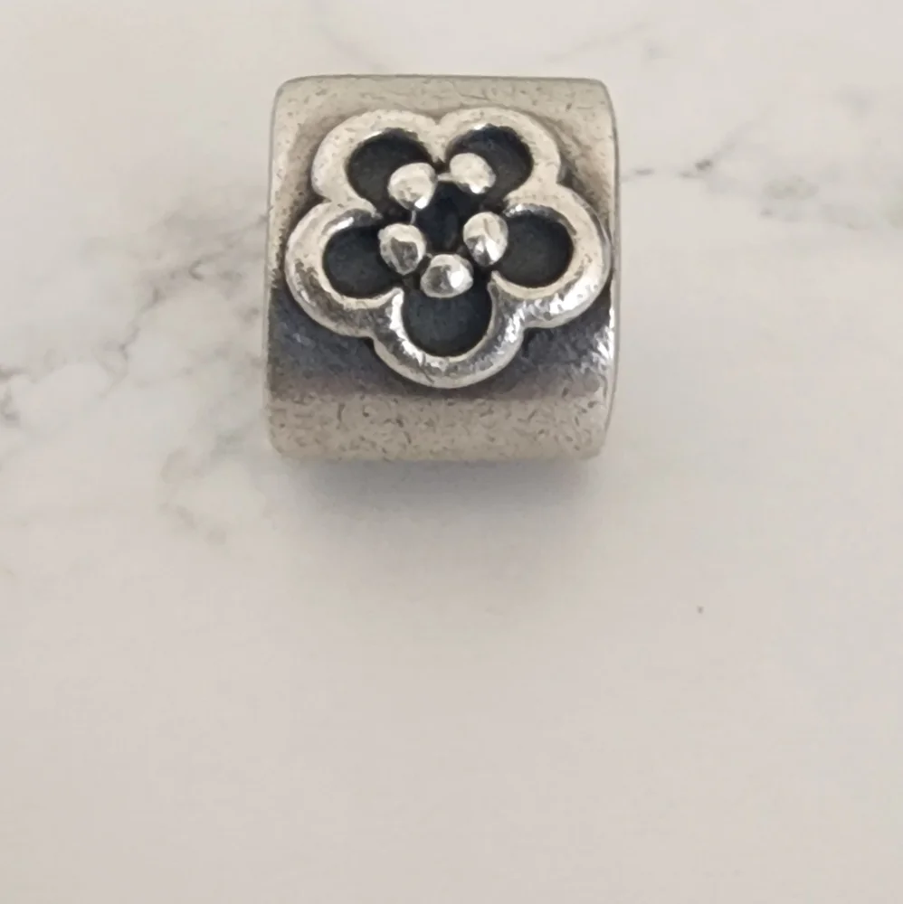 Pandora Daisy Charm - Picture 4 of 4